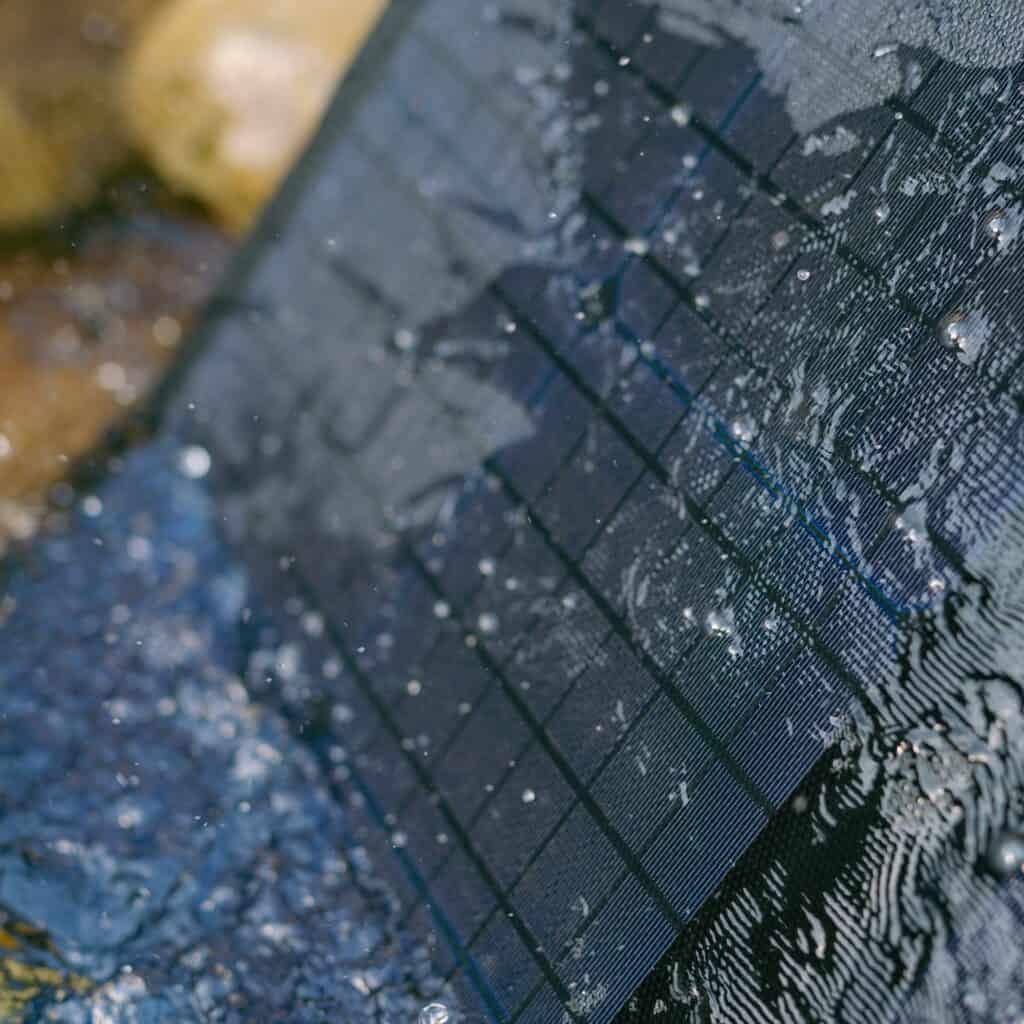 Built to withstand the elements. With an IP68 Waterproof rating, the EcoFlow 220W Bifacial Solar Panel is impervious to dust and water. 