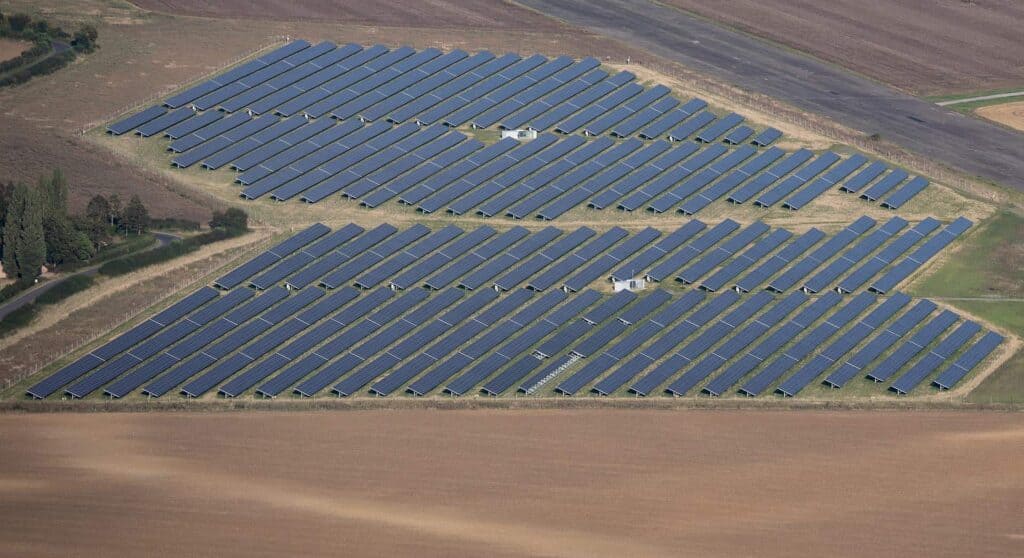 solar farm 6619505 1920